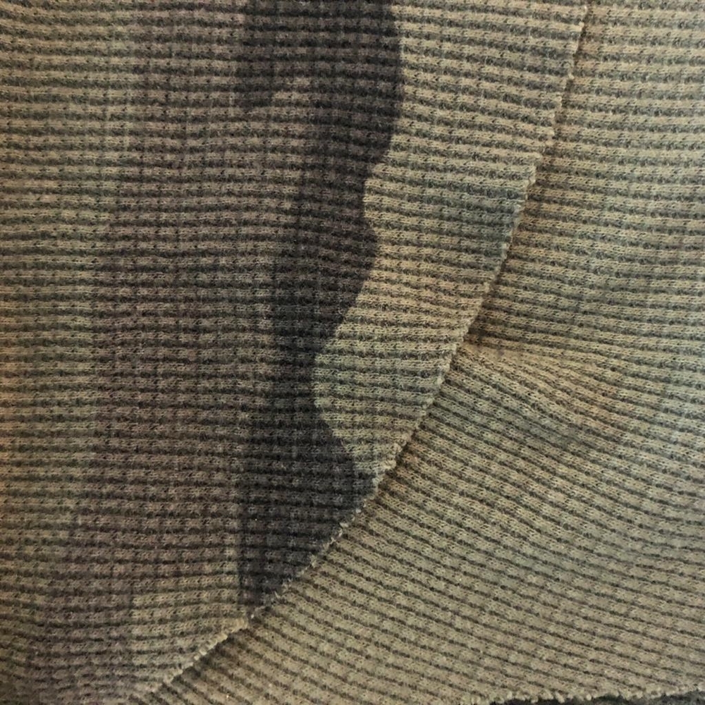 ๐2 for $15๐ TNA Alder Camo Thermal - Picture 5 of 8